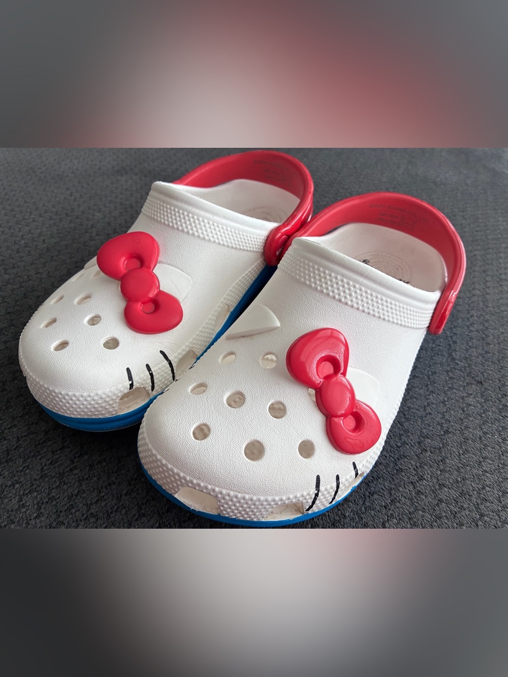 Crocs X Hello Kitty Adult Classic Clogs, Size 4M / 6W